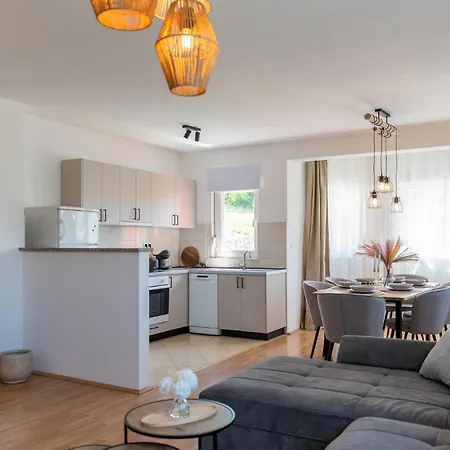 Gorgeous In With Private Swimming Pool, Be Inside Or Outside Hébergement de vacances *