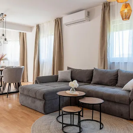 Gorgeous In With Private Swimming Pool, Be Inside Or Outside Sinj