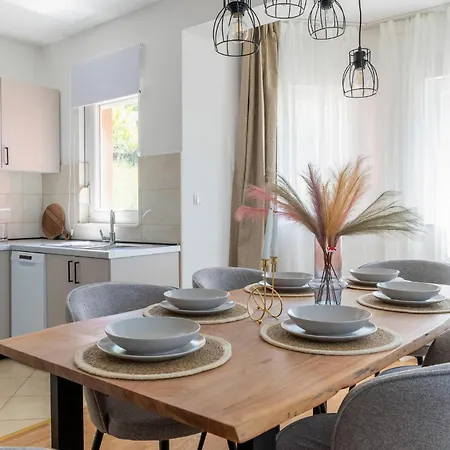 Gorgeous In With Private Swimming Pool, Be Inside Or Outside Sinj
