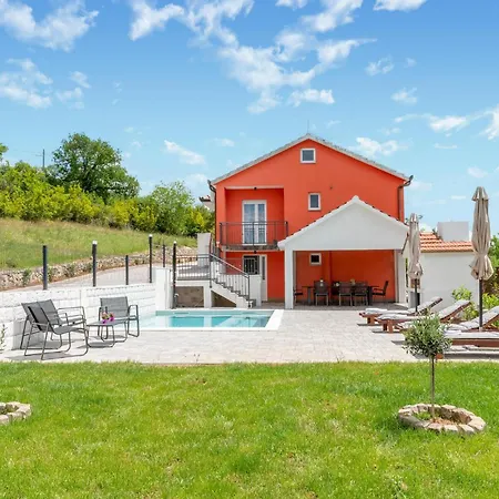 Gorgeous In With Private Swimming Pool, Be Inside Or Outside Hébergement de vacances