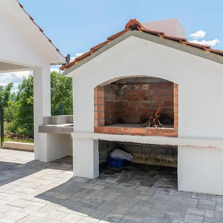Gorgeous In With Private Swimming Pool, Be Inside Or Outside *
